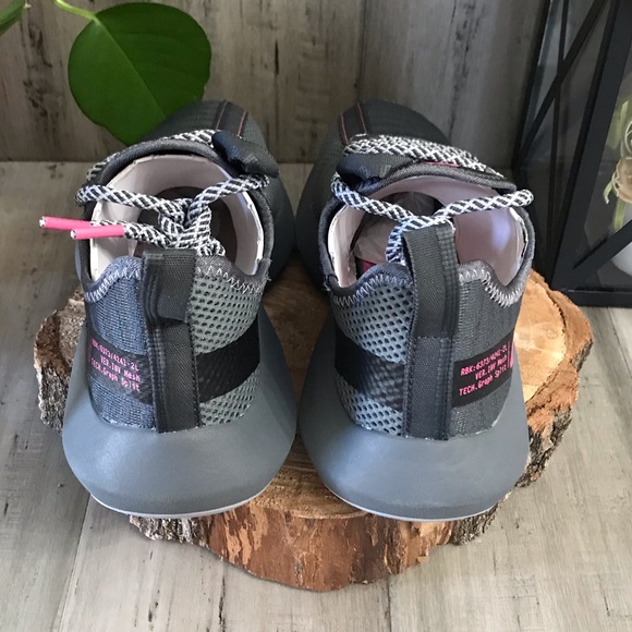 Women’s Reebok Shoes - Picture 6 of 9